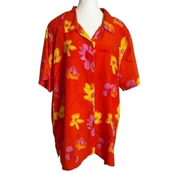 Esmerelda Fashions Tops - Esmerelda Fashions Vintage Colorful Floral Button Down Short Sleeve Shirt